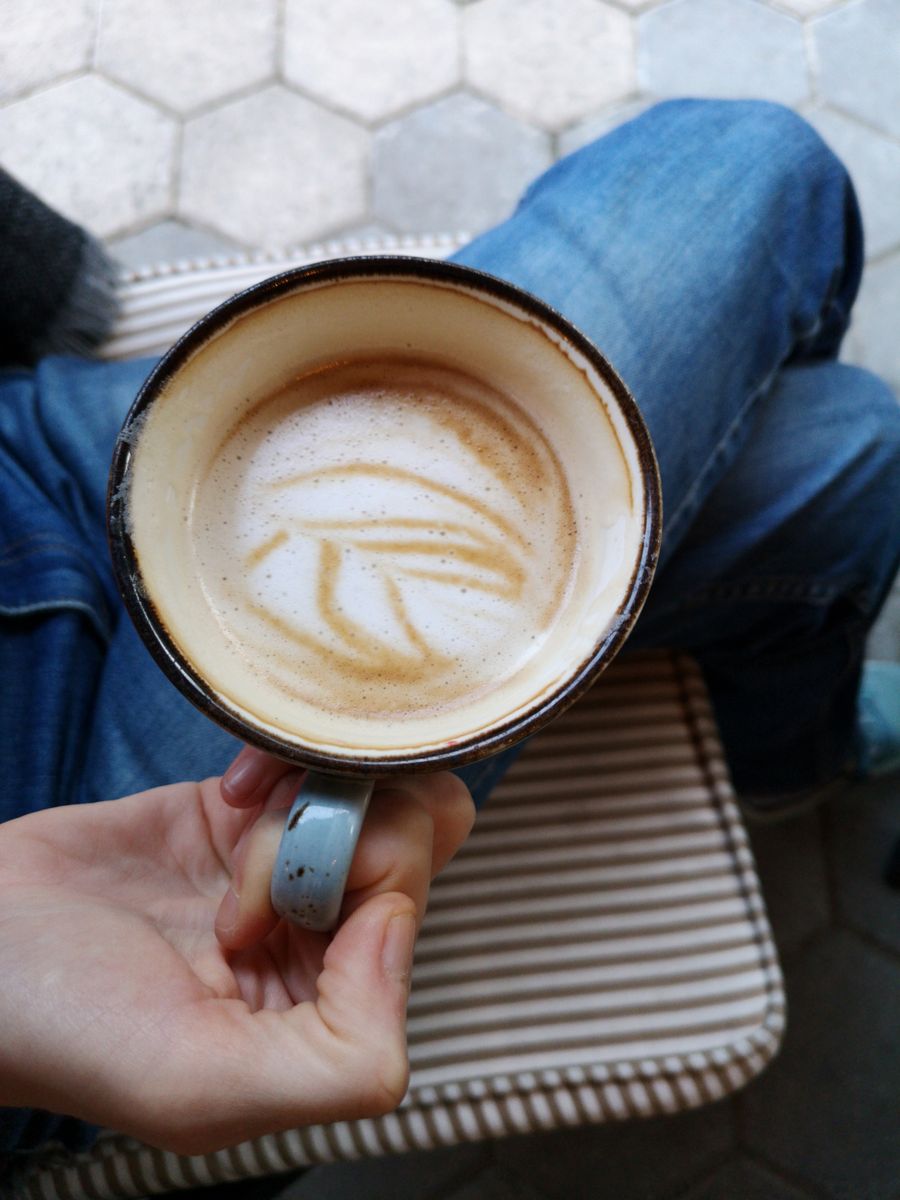 Süt köpüğü desenli latte
